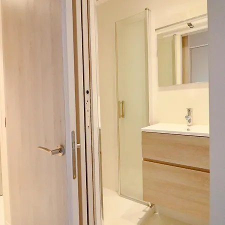 Gray Renovated Luxurious Located In * Cannes