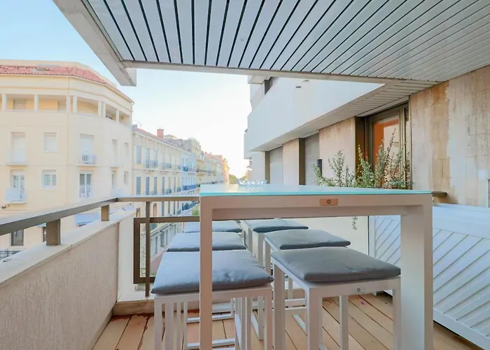 Gray Renovated Luxurious Located In Appartement *